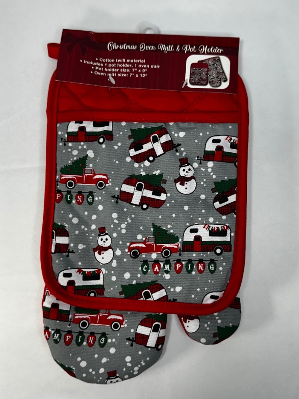 Christmas Ovens Mitts featuring Campers and Snowmen NWT